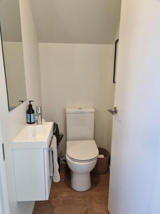 Central Home With Internal Garage - Close To Cbd! 基督城 外观 照片