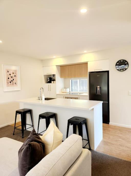 Central Home With Internal Garage - Close To Cbd! 基督城 外观 照片