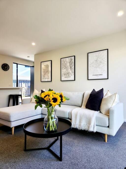 Central Home With Internal Garage - Close To Cbd! 基督城 外观 照片